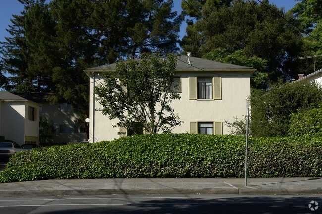 Laurel Oaks Apartments
