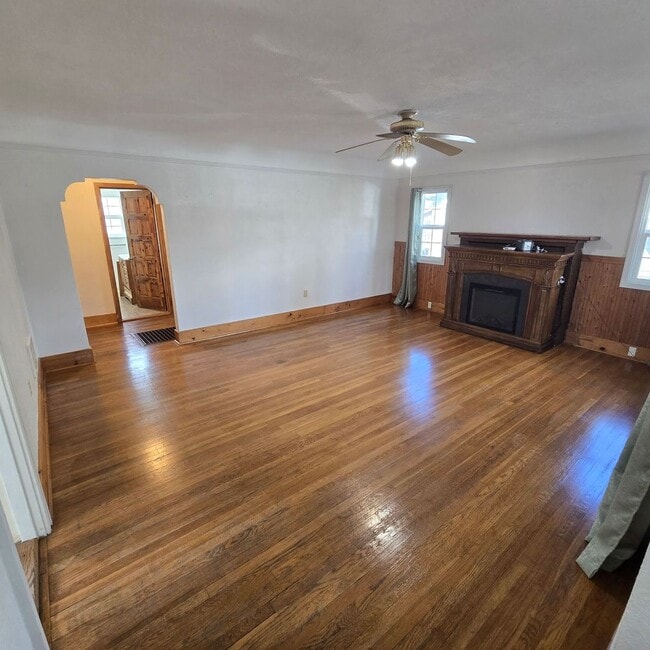 Photo - 2528 Hope St