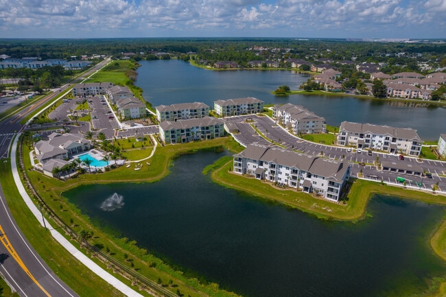 Mira Crystal Lake apartments — community photo
