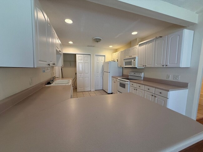 Photo - 221 Millcrest Dr