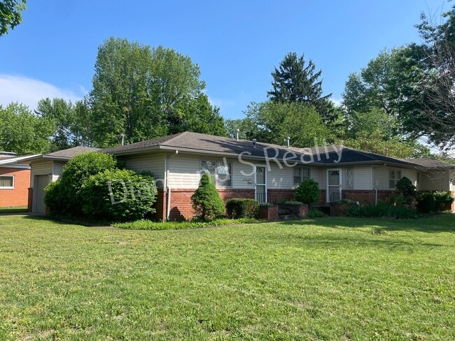 Photo - LOCATION! LOCATION! LOCATION!  South Springfield Duplex Available!