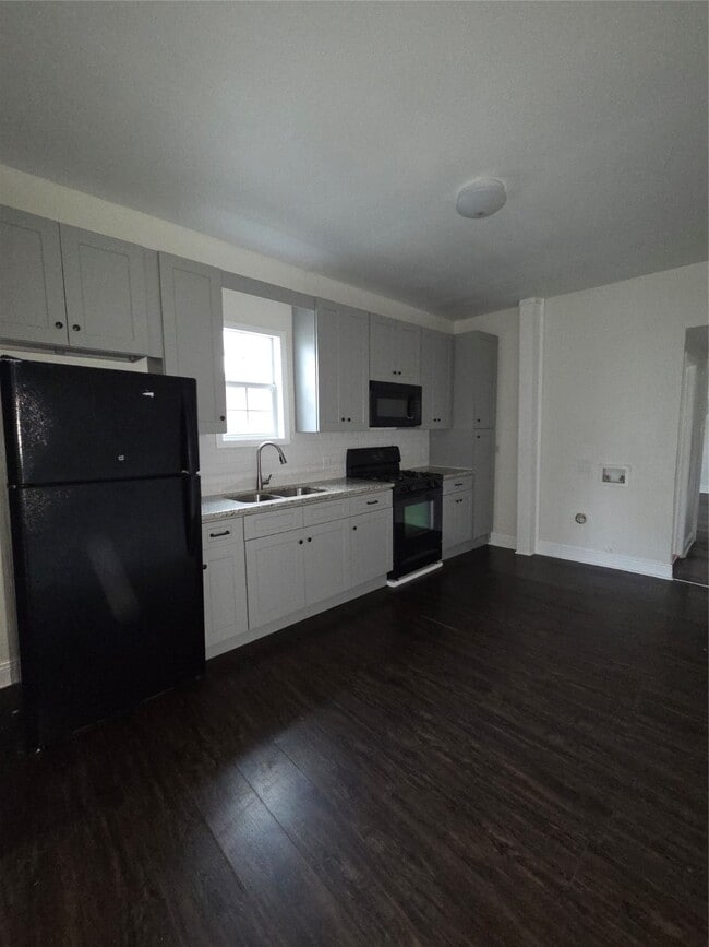 Photo - 7902 Hudson St