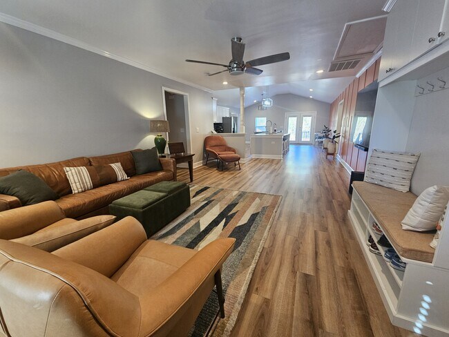 Photo - 2737 Celia Ave