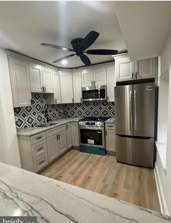 Building Photo - 321 Loney St Unit 320 C