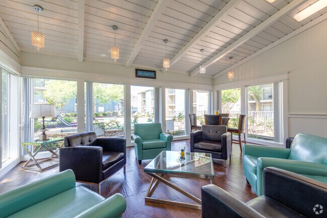 Leasing Office Seating - Terraza West Apartments