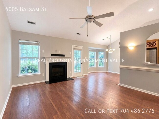 Photo - 4005 Balsam St
