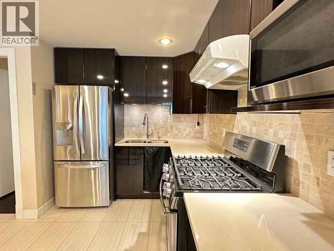 Photo - 469 W 20th Ave