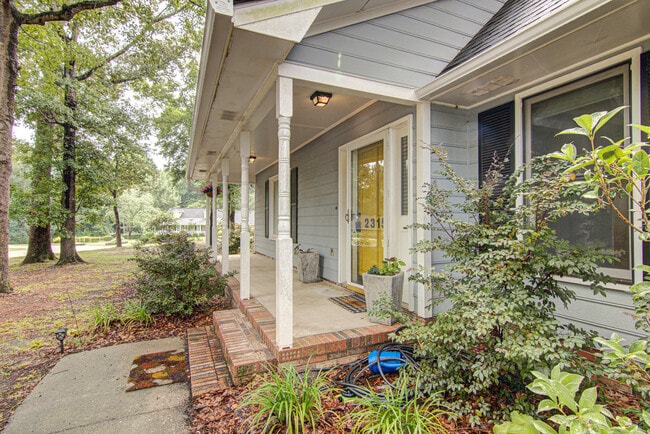 Photo - 2315 Treetop Ln