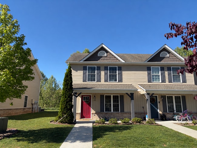 Building Photo - 3 Bedroom Townhouse in Campbell County