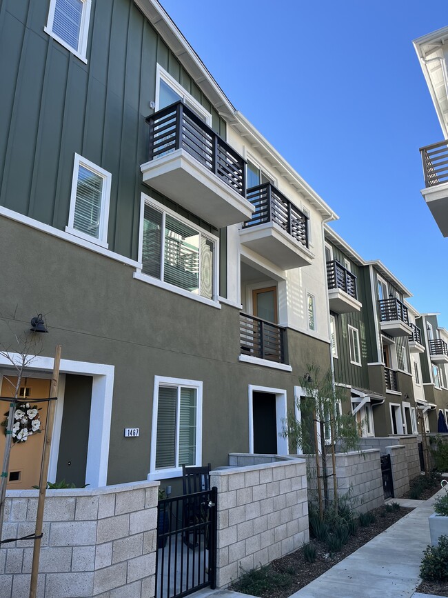 exterior front - 1475 Sandbar Ln