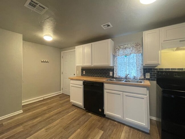 Photo - 824 NW 45th St