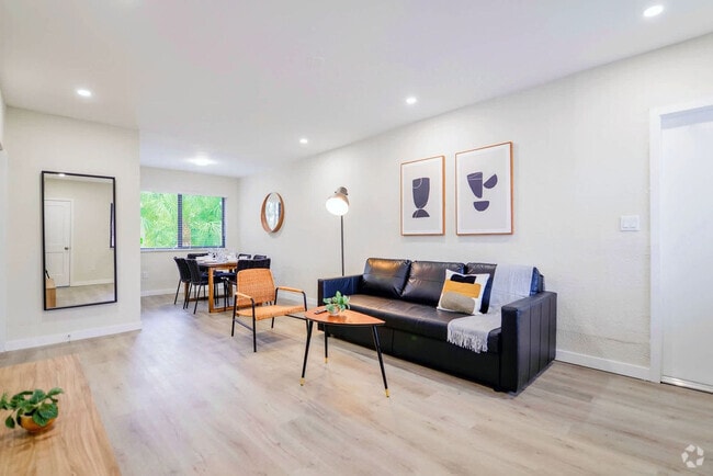 Building Photo - 700 SW 11th Ave Rental