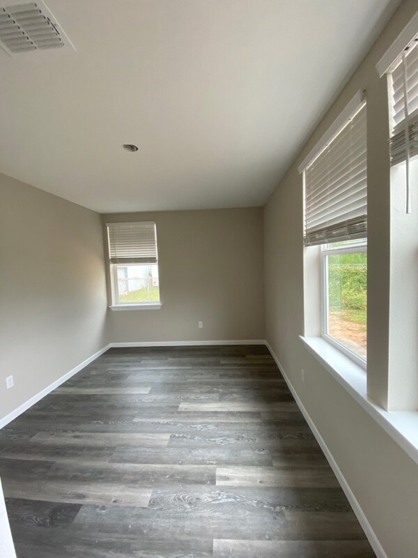 Photo - 907 Magnusson Ave