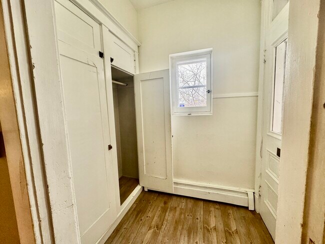 Photo - Bright and relaxed 2-bedroom + Den apartment in Lower Town, Ottawa Unit Main