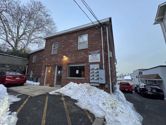 Building Photo - 6408 Polk St Unit 1