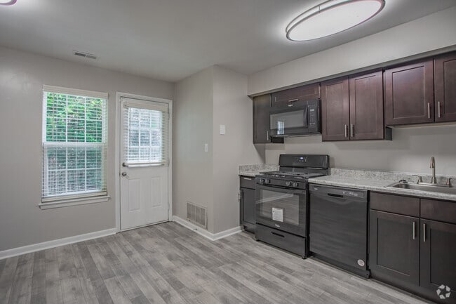 1BR,1.5BA- 788SF