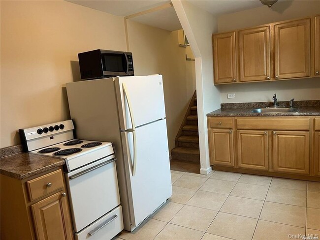 Photo - 167 N Elm St