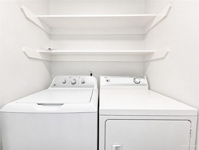 12 Oasis Dr Unit 4