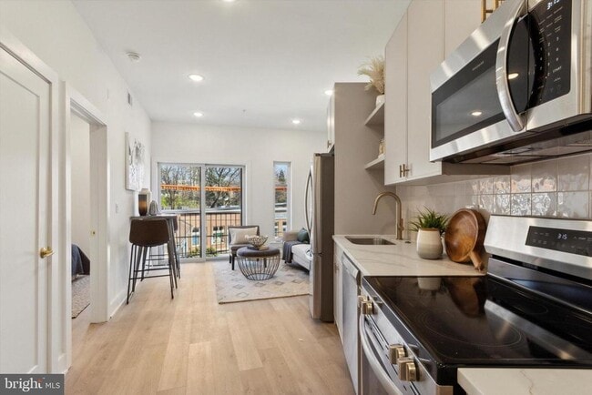 Building Photo - 367 W Hortter St Unit 207