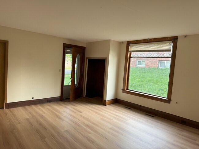 Photo - 222 Niagara St