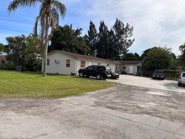 Photo - 4600 Kelmar Dr Unit 3 4600