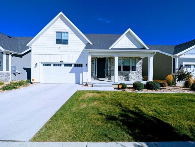 Photo - Lovely, spacious, newly built Lehi House!!
