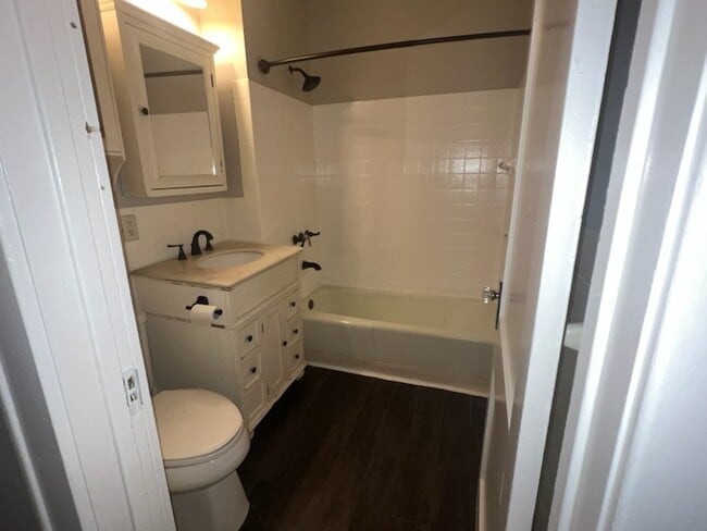 Photo - 2129 James St Unit 2