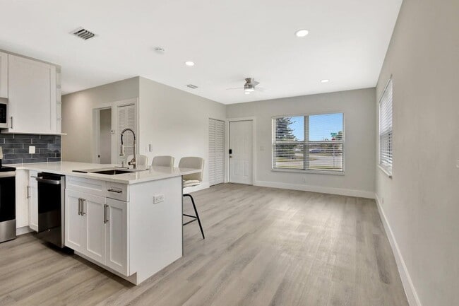 Photo - 1335 Lee St