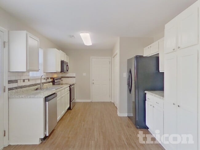 Photo - 1110 Hipp Rd