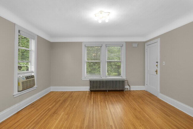 Photo - 1889 Carroll Ave Unidad #3