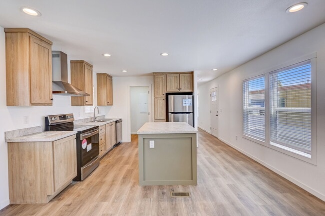 Photo - 2060 N Center St