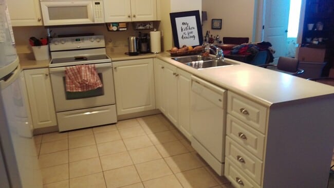 Photo - 2677 Gladstone St