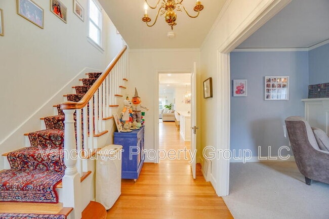 Photo - 309 W 37th St