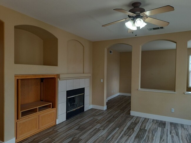 Photo - 4 Bedroom 3 Bathroom In Rocklin!