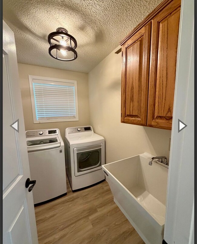 Photo - Hard to find 3 Bdrm, 2 Bath home in Harbor isles on the canal 2 miles to Sky Lakes Medical Ctr an...