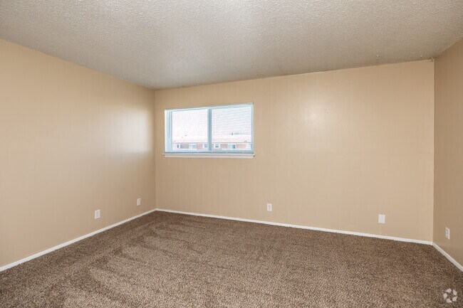 2BR, 1BA - 954 SF