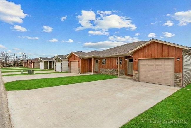 Building Photo - New Never Occupied - Brand New 2 bedroom 2 bath Duplex in Kimberling City, MO