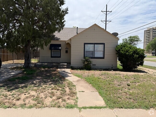 Building Photo - 2 Bed 1 Bath Home