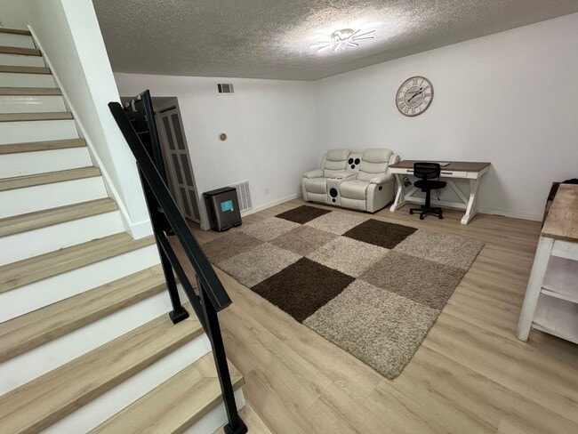 Photo - 116-115 Five Oaks Dr