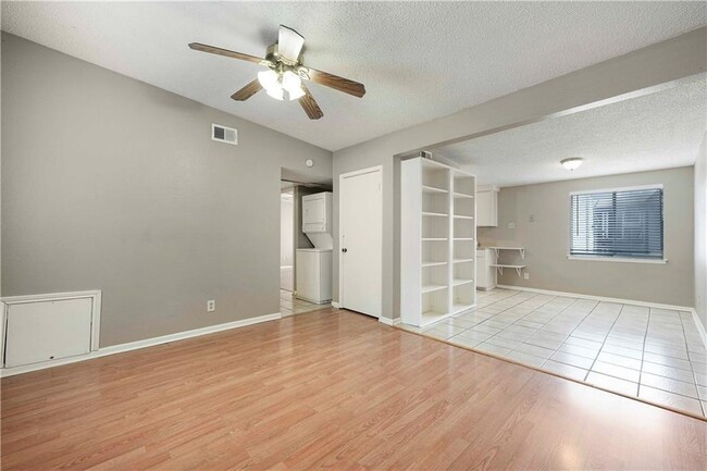 Photo - 2408 Longview St Condominio Unidad 209