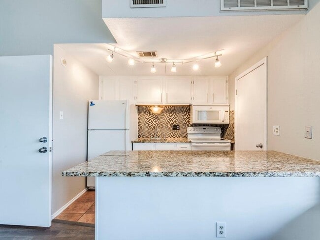Building Photo - 601 Nelray Blvd Unit 13