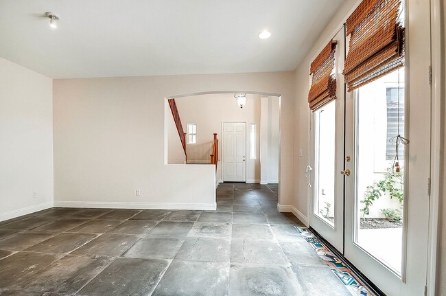 Photo - Modern 5 Bedroom in Paseo Del Sol
