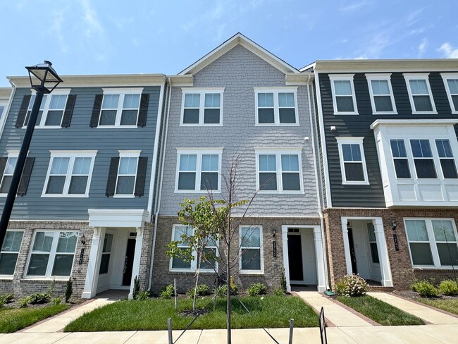 Building Photo - POTOMAC SHORES - BEAUTIFUL VIEWS! (interne...