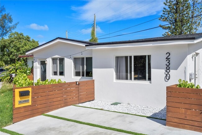 Photo - 2380 NE 137th St Unit RIGHT