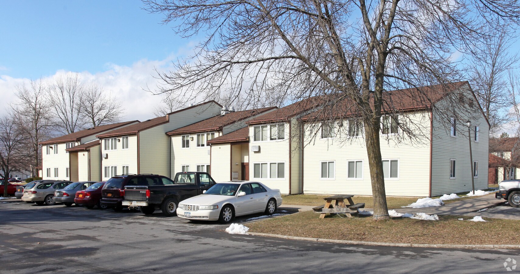 Photo - Lakeside Village Apartments