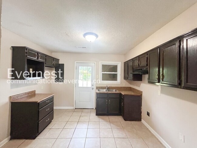 Photo - 2 Bed, 1 Bath Home with Fenced Yard / Pet-Friendly / Available Now!