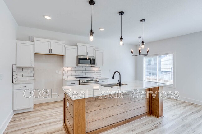 Photo - 8541 W 37th St N