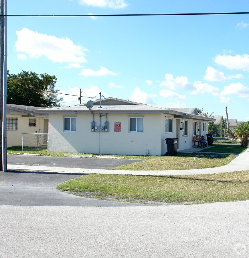 Photo - 703 NW 6th St