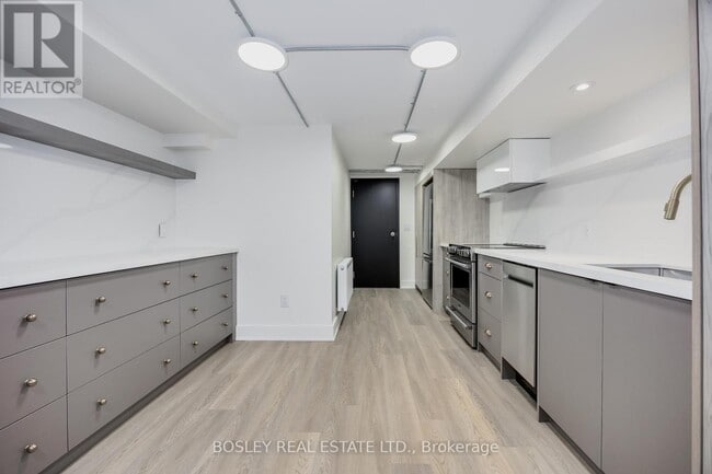 Photo - 334 Gladstone Ave