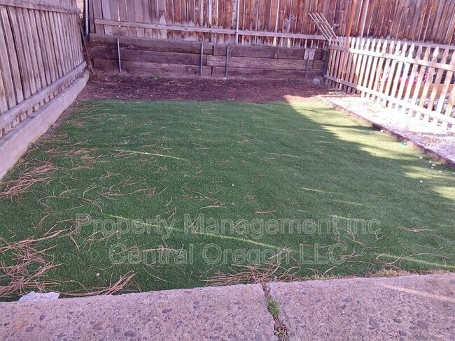 Photo - 435 SE 9th St